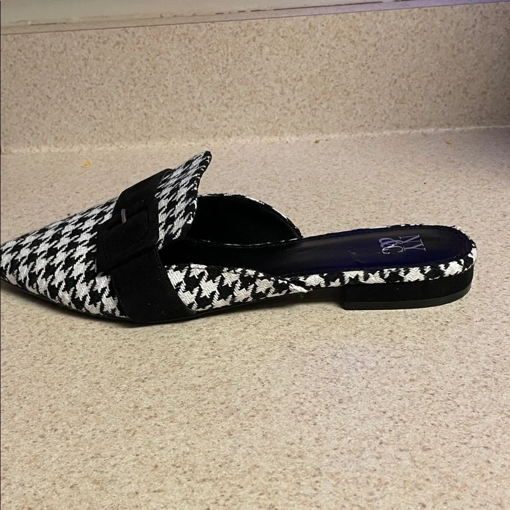 New York & Company Black and White Houndstooth Mules Size 10W - Picture 2 of 6